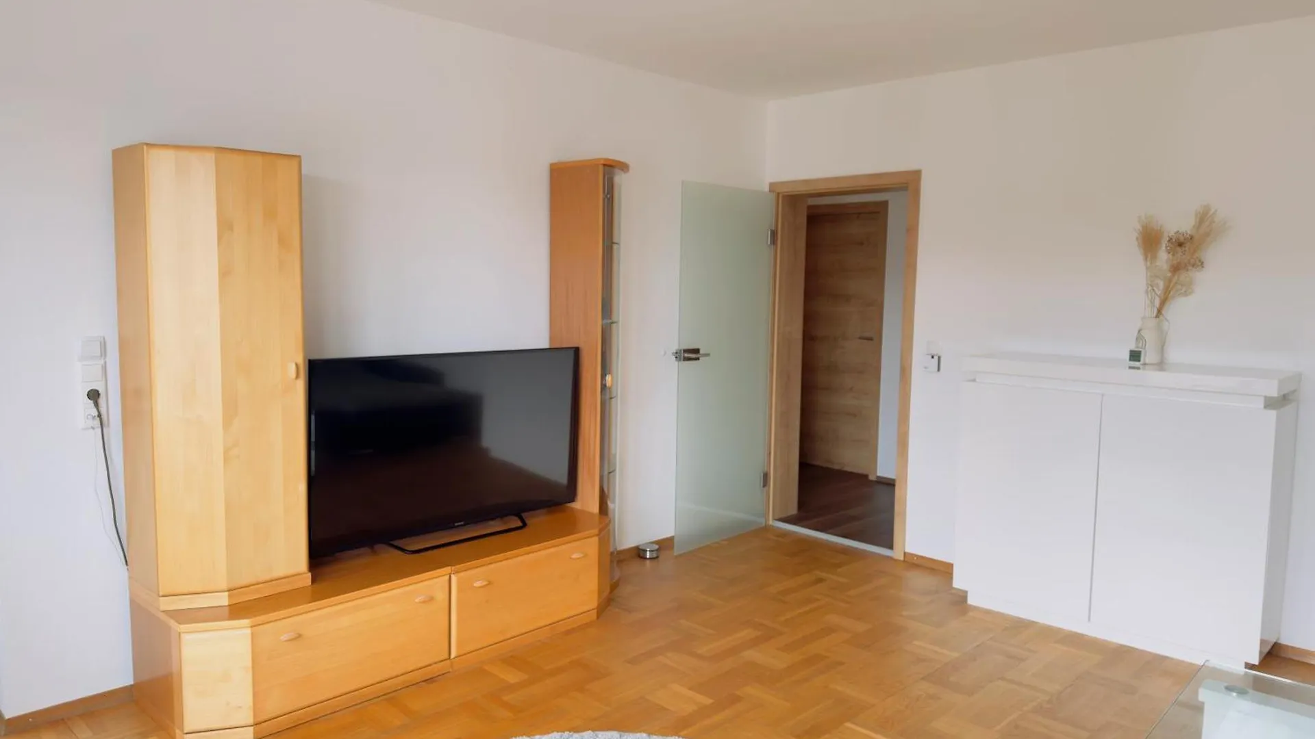 Ferienwohnung Adelsried 2 0*,  德国
